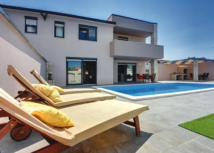 Villa In Near Fa Ana Beaches