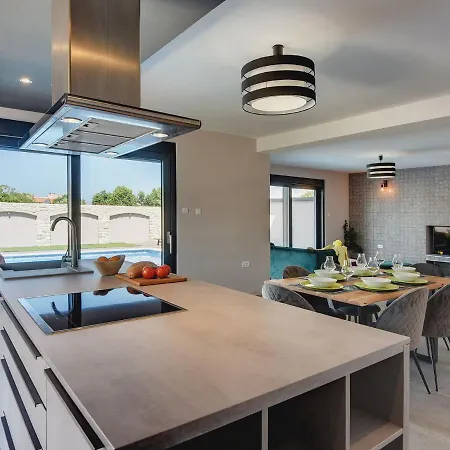 Luxury With Private Pool, Terrace And Bbq Villa Valbandon