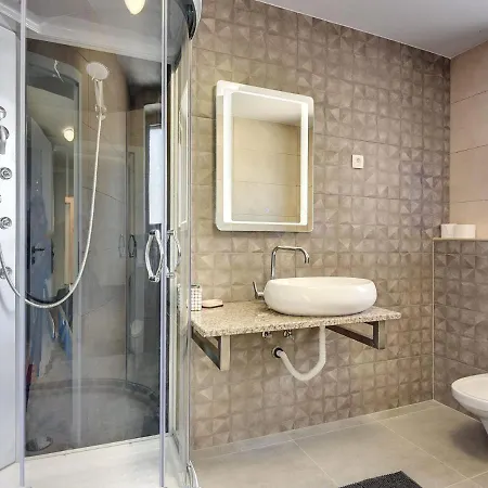 Luxury With Private Pool, Terrace And Bbq Villa Valbandon