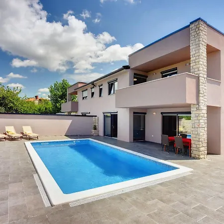 Luxury With Private Pool, Terrace And Bbq Valbandon